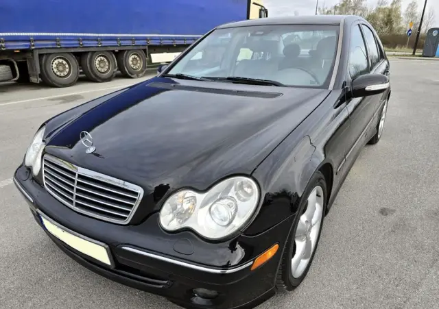 MERCEDES-BENZ Klasa C 230 7G-TRONIC Avantgarde Sport Edition +