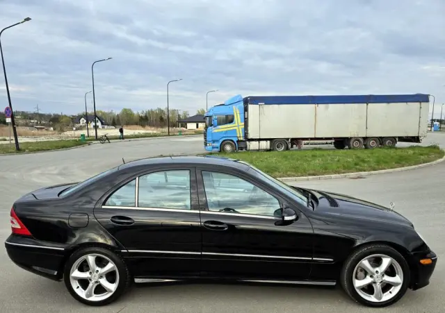 MERCEDES-BENZ Klasa C 230 7G-TRONIC Avantgarde Sport Edition +