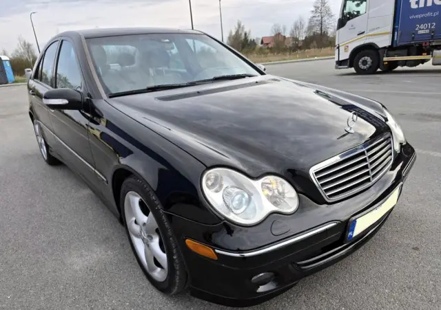 MERCEDES-BENZ Klasa C 230 7G-TRONIC Avantgarde Sport Edition +