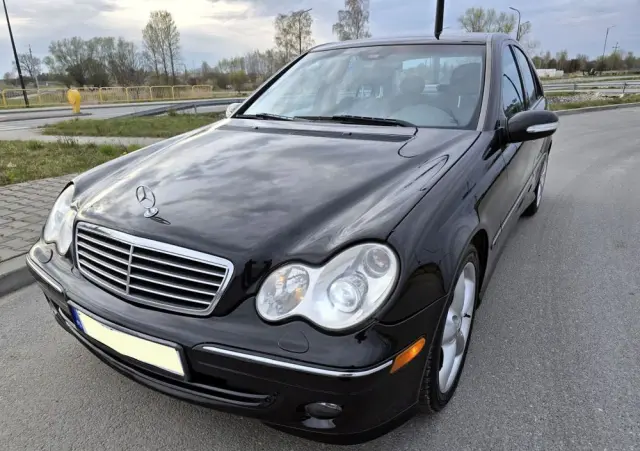 MERCEDES-BENZ Klasa C 230 7G-TRONIC Avantgarde Sport Edition +