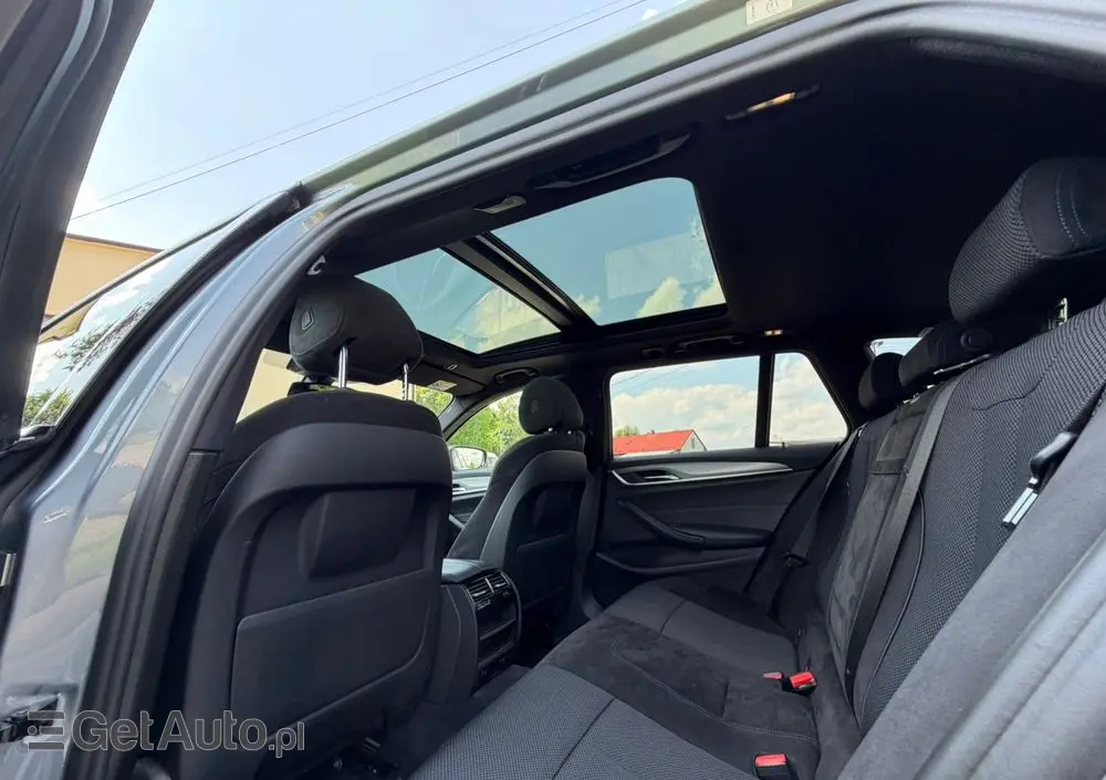 BMW Seria 5 530i xDrive M Sport Edition
