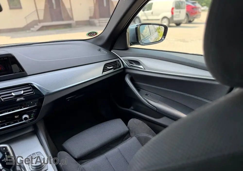 BMW Seria 5 530i xDrive M Sport Edition