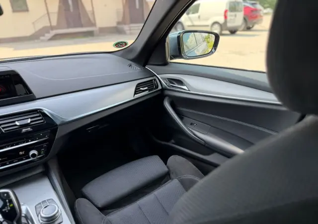 BMW Seria 5 530i xDrive M Sport Edition