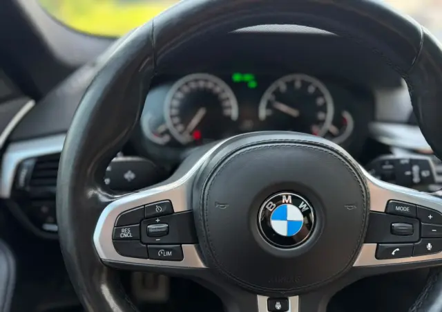 BMW Seria 5 530i xDrive M Sport Edition