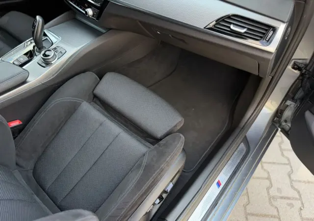 BMW Seria 5 530i xDrive M Sport Edition