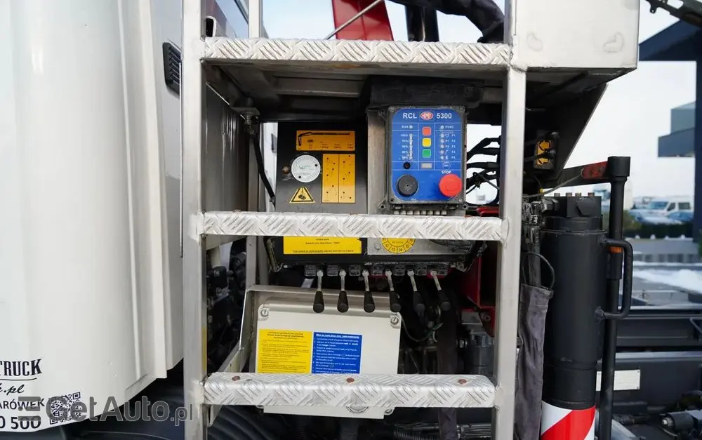 SCANIA P 250 / 4X2 / SIŁOWNIK DO WYWROTU /  + HDS HMF 635 K2 /  / MAX WYSÓW 7 M / STEROWANIE RADIOWE / ROTATOR /  EURO 6 