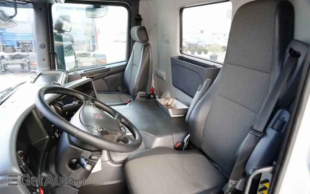 SCANIA P 250 / 4X2 / SIŁOWNIK DO WYWROTU /  + HDS HMF 635 K2 /  / MAX WYSÓW 7 M / STEROWANIE RADIOWE / ROTATOR /  EURO 6 