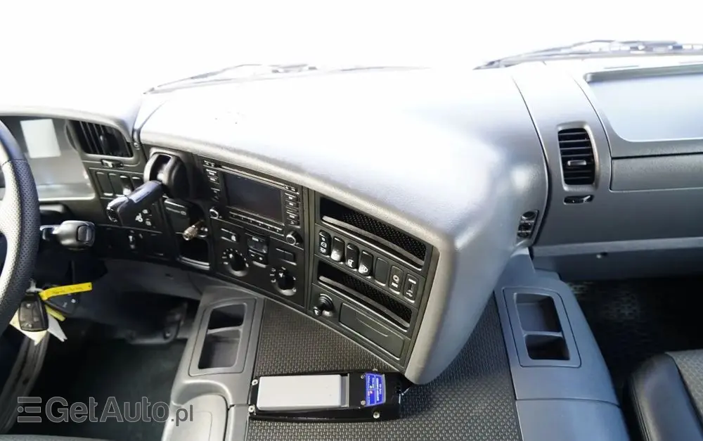 SCANIA P 250 / 4X2 / SIŁOWNIK DO WYWROTU /  + HDS HMF 635 K2 /  / MAX WYSÓW 7 M / STEROWANIE RADIOWE / ROTATOR /  EURO 6 