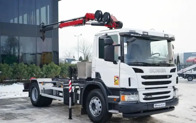 SCANIA P 250 / 4X2 / SIŁOWNIK DO WYWROTU /  + HDS HMF 635 K2 /  / MAX WYSÓW 7 M / STEROWANIE RADIOWE / ROTATOR /  EURO 6 