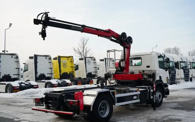 SCANIA P 250 / 4X2 / SIŁOWNIK DO WYWROTU /  + HDS HMF 635 K2 /  / MAX WYSÓW 7 M / STEROWANIE RADIOWE / ROTATOR /  EURO 6 