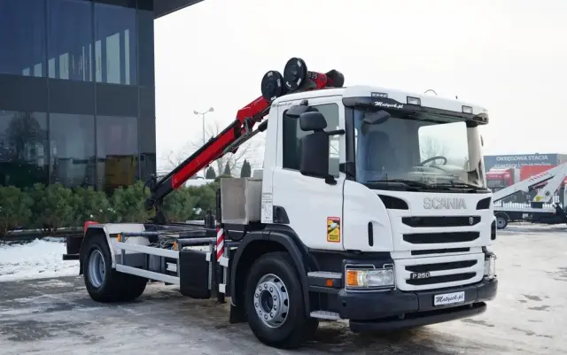 SCANIA P 250 / 4X2 / SIŁOWNIK DO WYWROTU /  + HDS HMF 635 K2 /  / MAX WYSÓW 7 M / STEROWANIE RADIOWE / ROTATOR /  EURO 6 