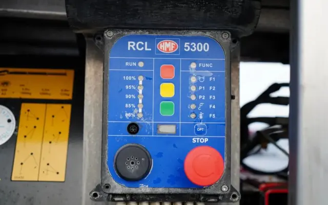 SCANIA P 250 / 4X2 / SIŁOWNIK DO WYWROTU /  + HDS HMF 635 K2 /  / MAX WYSÓW 7 M / STEROWANIE RADIOWE / ROTATOR /  EURO 6 