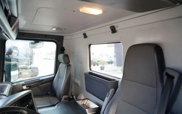 SCANIA P 250 / 4X2 / SIŁOWNIK DO WYWROTU /  + HDS HMF 635 K2 /  / MAX WYSÓW 7 M / STEROWANIE RADIOWE / ROTATOR /  EURO 6 