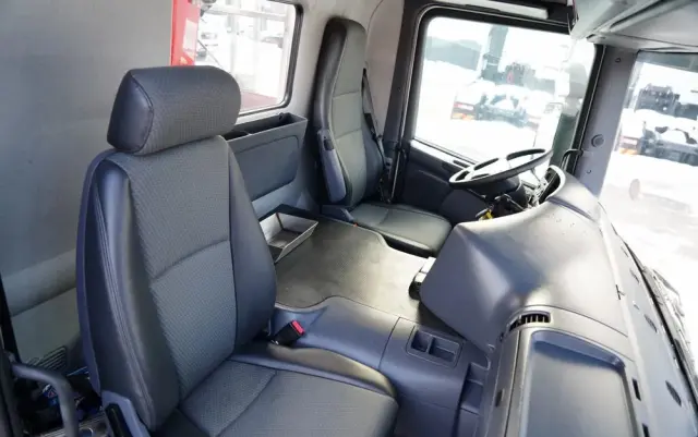 SCANIA P 250 / 4X2 / SIŁOWNIK DO WYWROTU /  + HDS HMF 635 K2 /  / MAX WYSÓW 7 M / STEROWANIE RADIOWE / ROTATOR /  EURO 6 