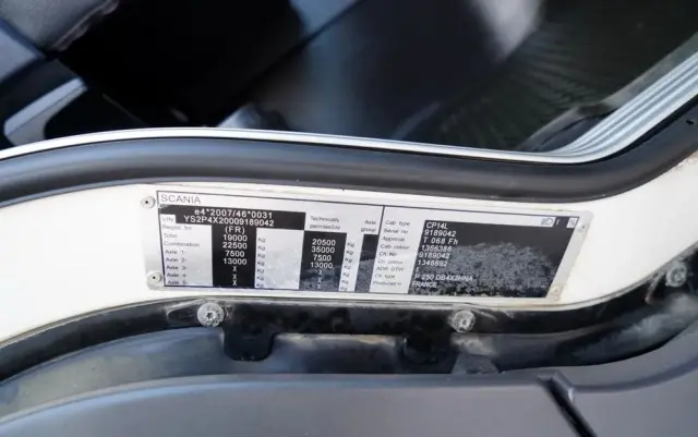 SCANIA P 250 / 4X2 / SIŁOWNIK DO WYWROTU /  + HDS HMF 635 K2 /  / MAX WYSÓW 7 M / STEROWANIE RADIOWE / ROTATOR /  EURO 6 