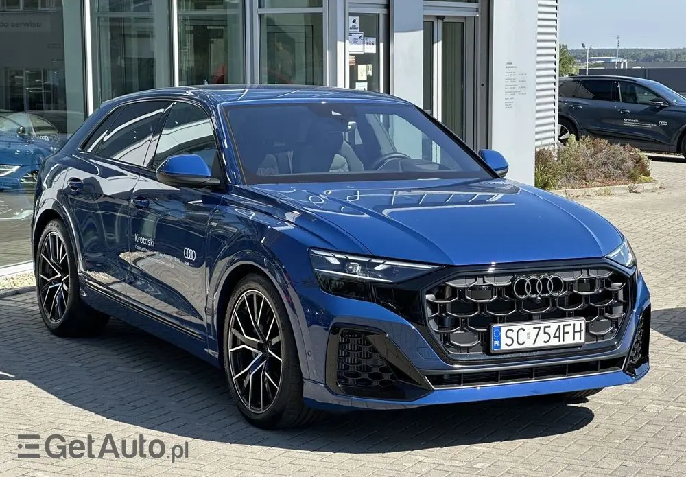 AUDI Q8 