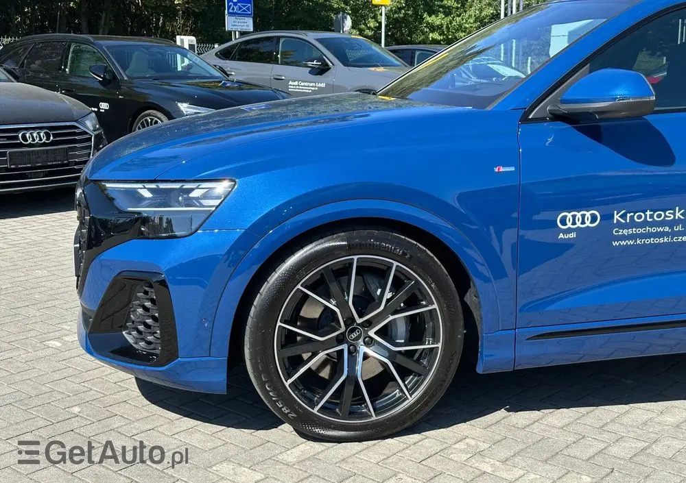 AUDI Q8 