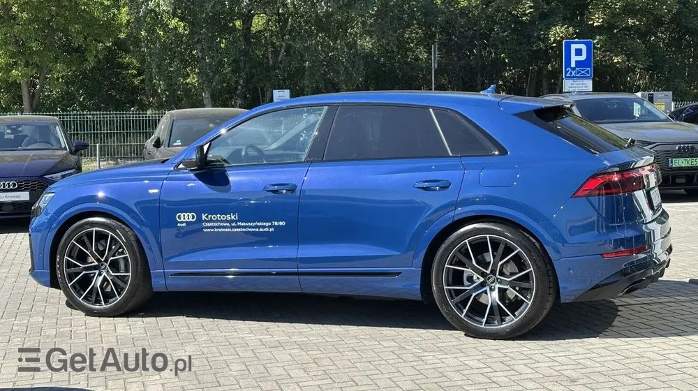 AUDI Q8 