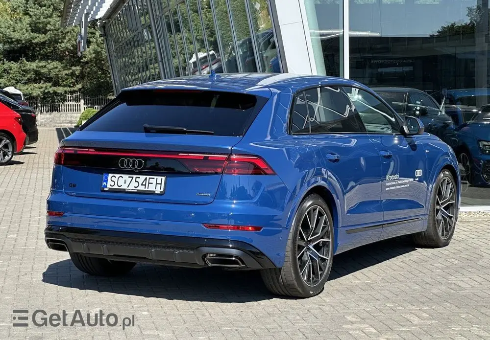 AUDI Q8 