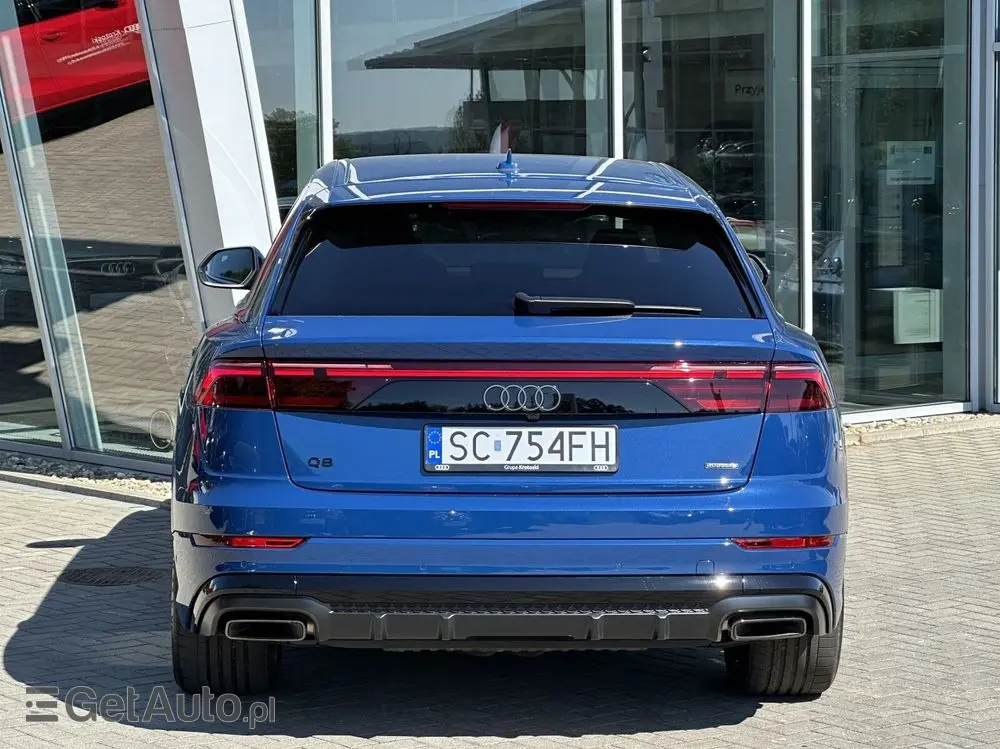 AUDI Q8 