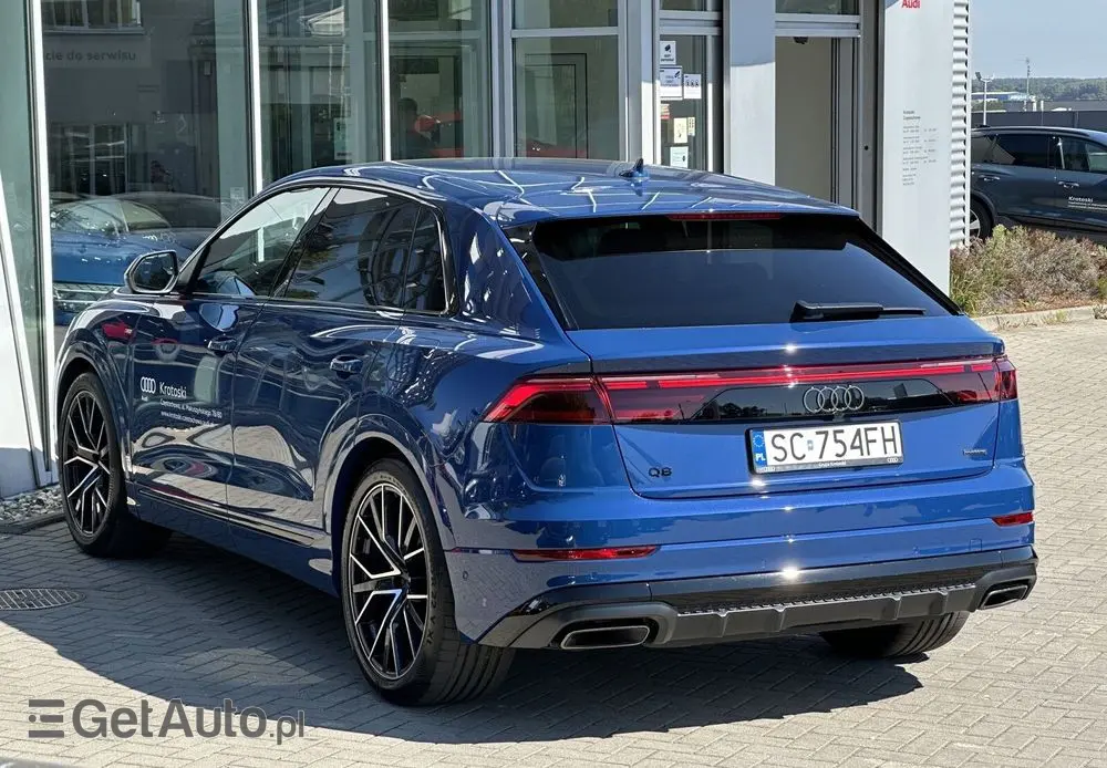 AUDI Q8 
