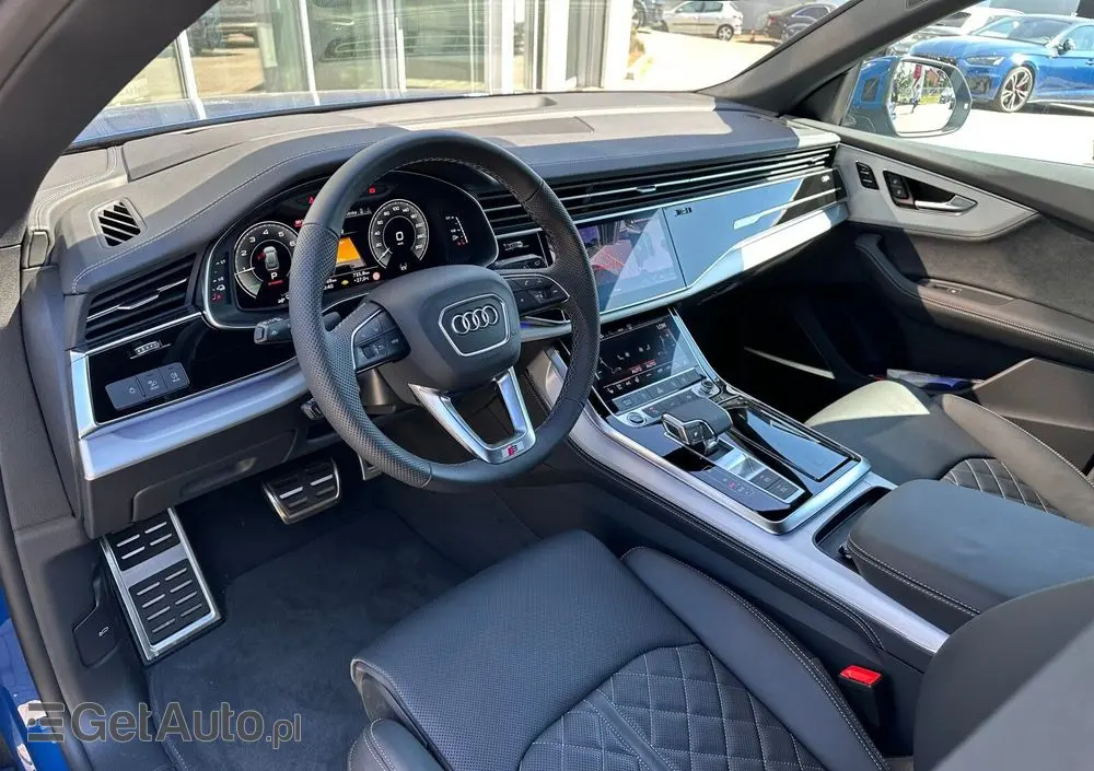 AUDI Q8 
