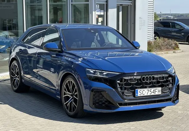 AUDI Q8 