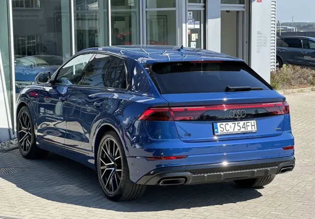 AUDI Q8 