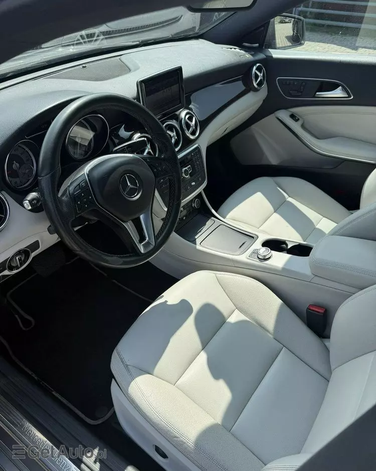 MERCEDES-BENZ CLA 250 7G-DCT AMG Line