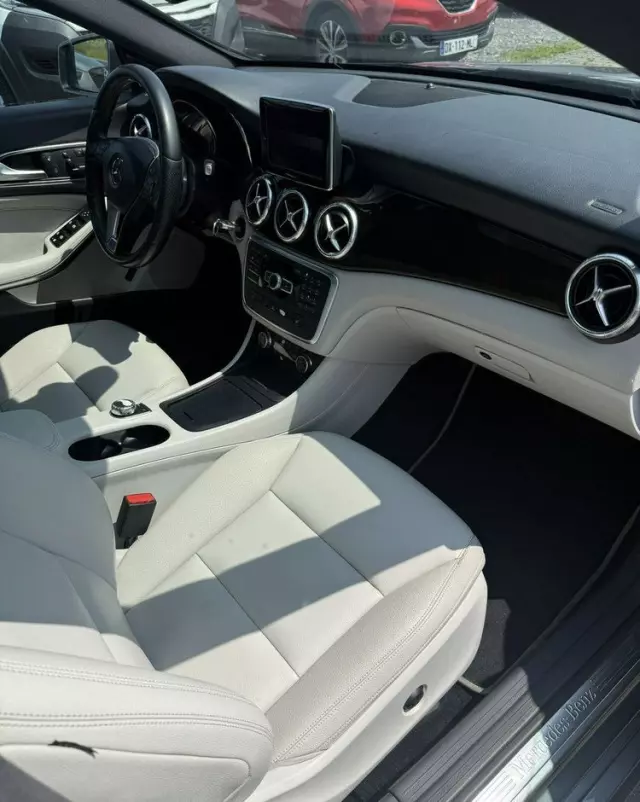 MERCEDES-BENZ CLA 250 7G-DCT AMG Line