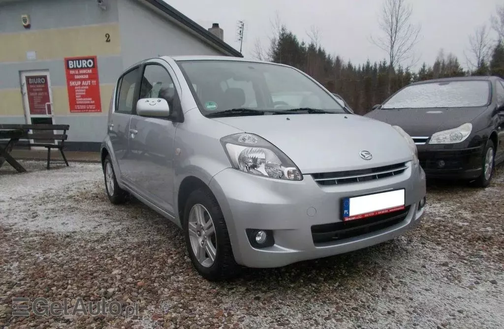 DAIHATSU Sirion 