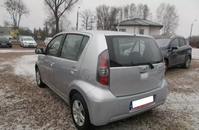 DAIHATSU Sirion 