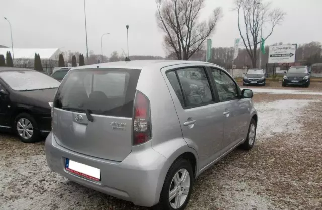 DAIHATSU Sirion 