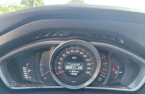 VOLVO V40 Cross Country 