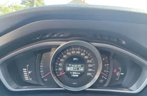 VOLVO V40 Cross Country 