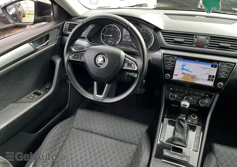 SKODA Superb 