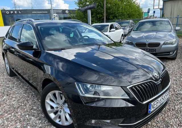 SKODA Superb 