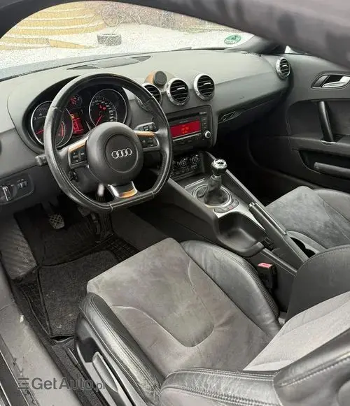 AUDI TT 