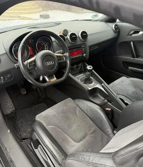 AUDI TT 