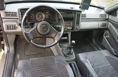 VOLVO 440 