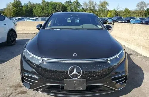 MERCEDES-BENZ EQS 