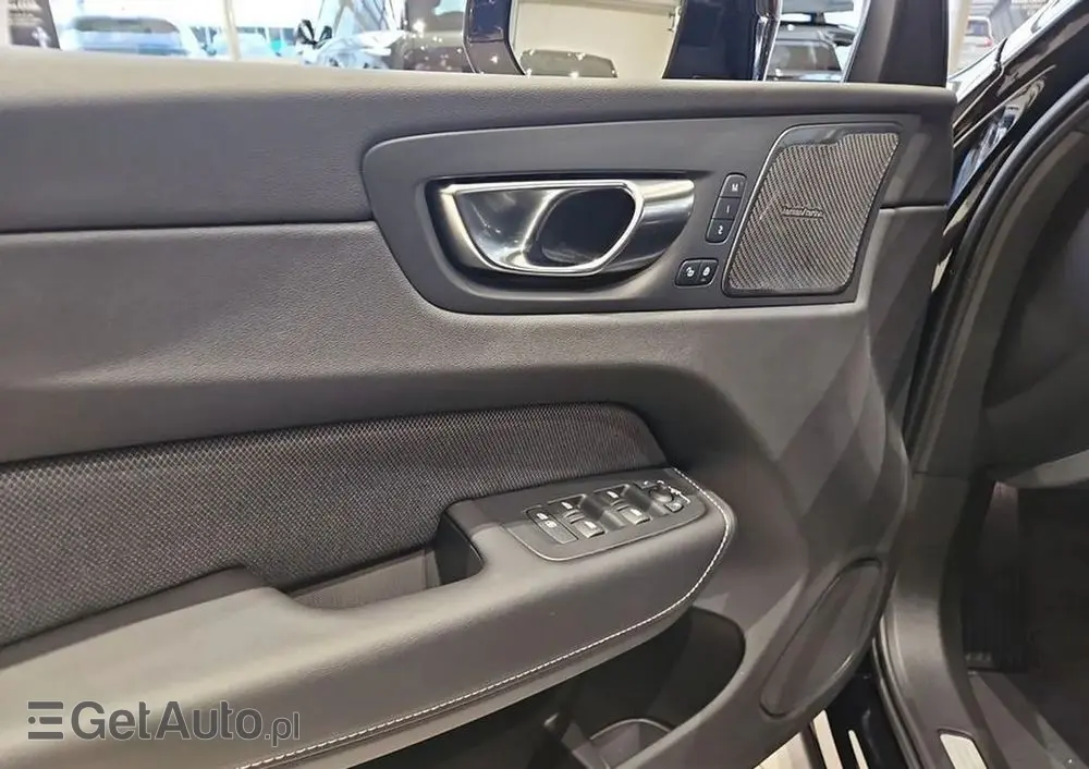 VOLVO XC 60 B5 B AWD Plus Black Edition