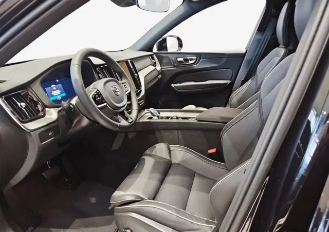 VOLVO XC 60 B5 B AWD Plus Black Edition