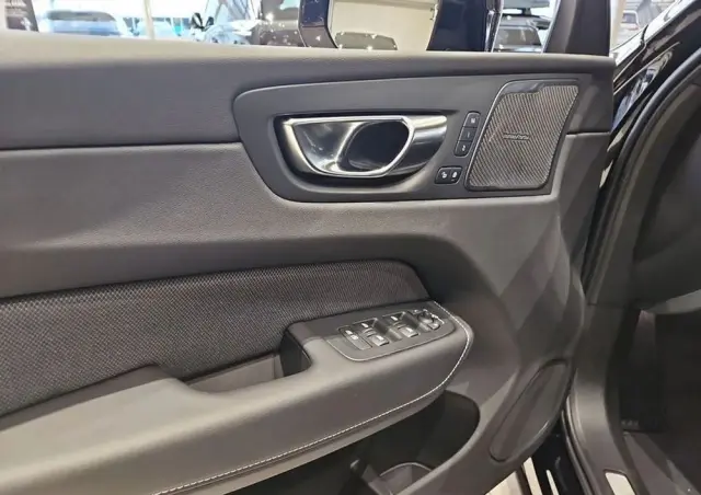 VOLVO XC 60 B5 B AWD Plus Black Edition