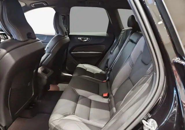 VOLVO XC 60 B5 B AWD Plus Black Edition