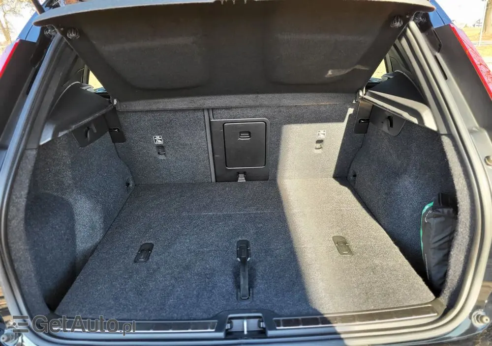 VOLVO XC 40 D4 AWD Geartronic R-Design