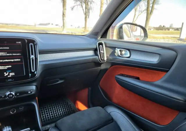 VOLVO XC 40 D4 AWD Geartronic R-Design