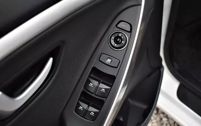 HYUNDAI I30 1.6 CRDI Fifa World Cup Edition