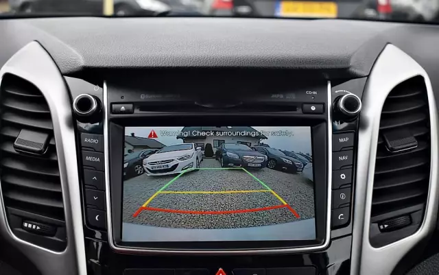 HYUNDAI I30 1.6 CRDI Fifa World Cup Edition