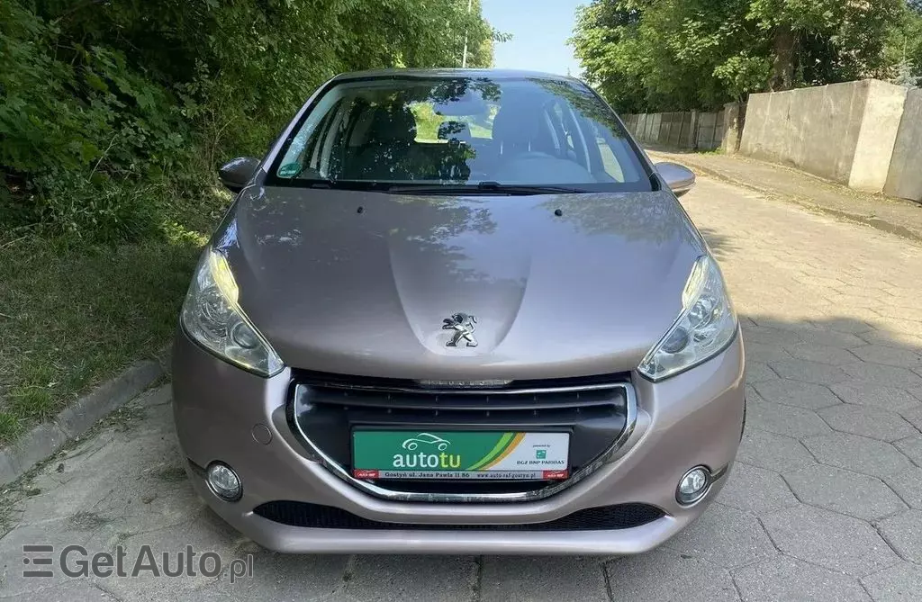 PEUGEOT 208 
